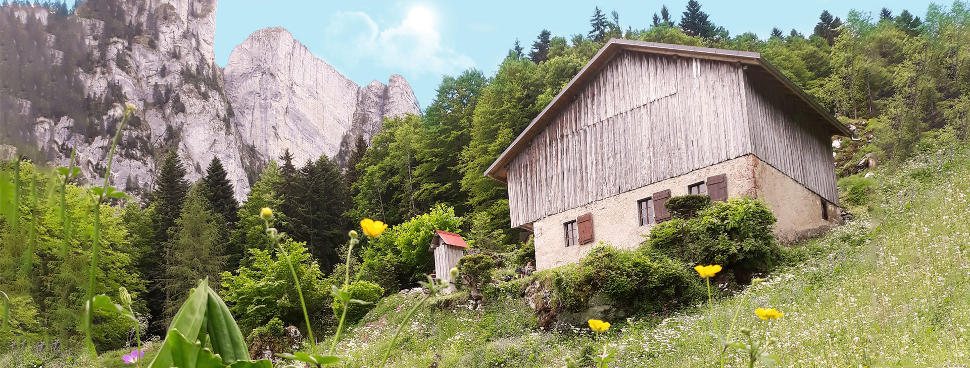 Photo du refuge privatisable en été. Vue montagnes